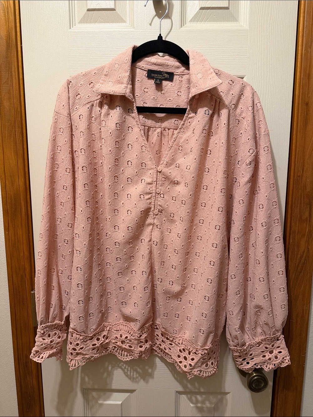 Suzanne Betro Blush Pink Eyelet Crochet-Hem Long Sleeve Blouse